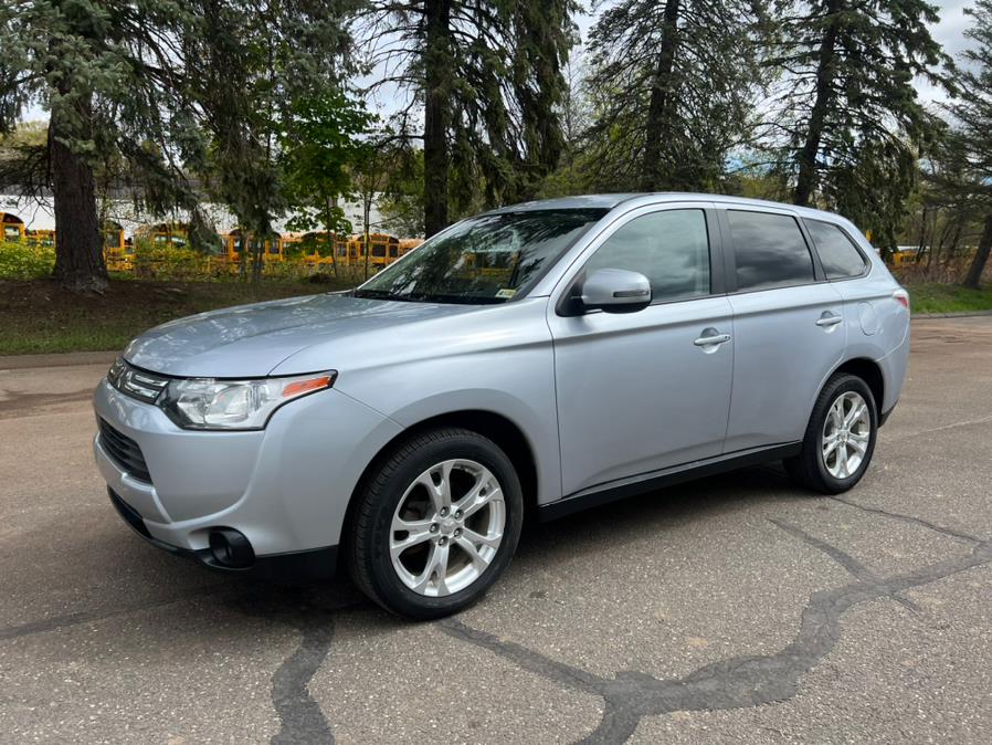 2014 Mitsubishi Outlander 4WD 4dr SE, available for sale in Waterbury, Connecticut | Platinum Auto Care. Waterbury, Connecticut 2014 Mitsubishi Outlander 4WD 4dr SE, available for sale in Waterbury, Connecticut | Platinum Auto Care. Waterbury, Connecticut