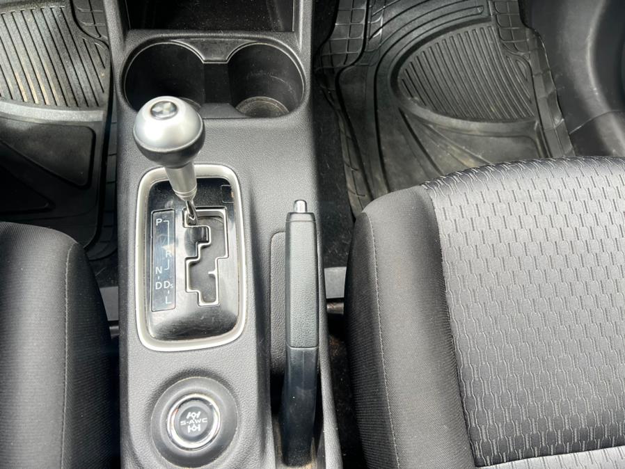 2014 Mitsubishi Outlander 4WD 4dr SE, available for sale in Waterbury, Connecticut | Platinum Auto Care. Waterbury, Connecticut 2014 Mitsubishi Outlander 4WD 4dr SE, available for sale in Waterbury, Connecticut | Platinum Auto Care. Waterbury, Connecticut