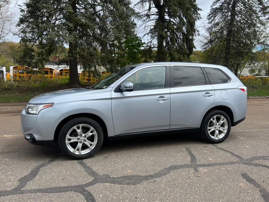 2014 Mitsubishi Outlander 4WD 4dr SE, available for sale in Waterbury, Connecticut | Platinum Auto Care. Waterbury, Connecticut 2014 Mitsubishi Outlander 4WD 4dr SE, available for sale in Waterbury, Connecticut | Platinum Auto Care. Waterbury, Connecticut