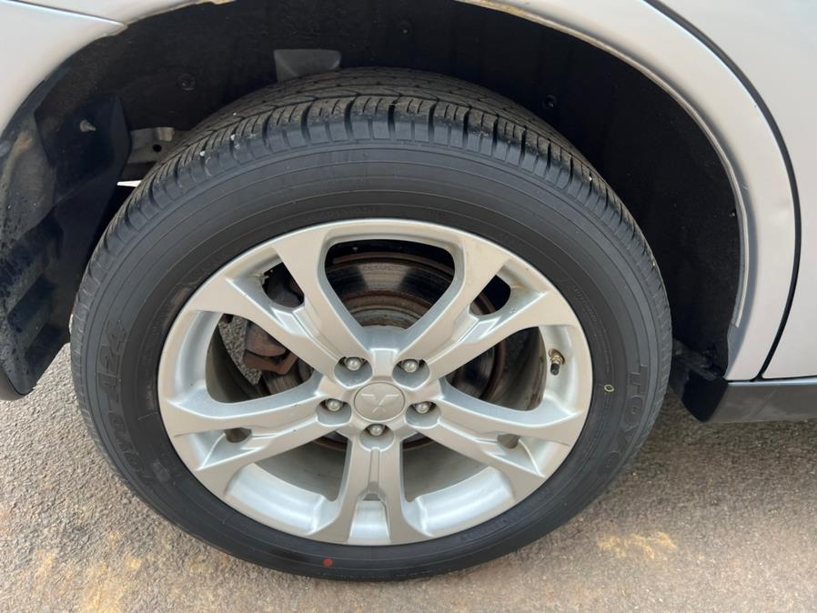 2014 Mitsubishi Outlander 4WD 4dr SE, available for sale in Waterbury, Connecticut | Platinum Auto Care. Waterbury, Connecticut 2014 Mitsubishi Outlander 4WD 4dr SE, available for sale in Waterbury, Connecticut | Platinum Auto Care. Waterbury, Connecticut
