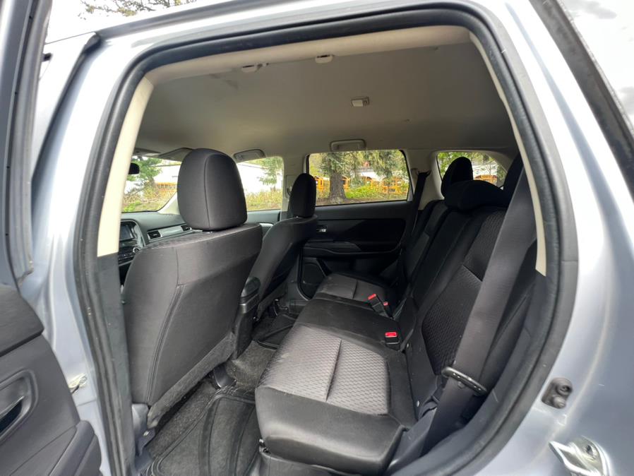 2014 Mitsubishi Outlander 4WD 4dr SE, available for sale in Waterbury, Connecticut | Platinum Auto Care. Waterbury, Connecticut 2014 Mitsubishi Outlander 4WD 4dr SE, available for sale in Waterbury, Connecticut | Platinum Auto Care. Waterbury, Connecticut