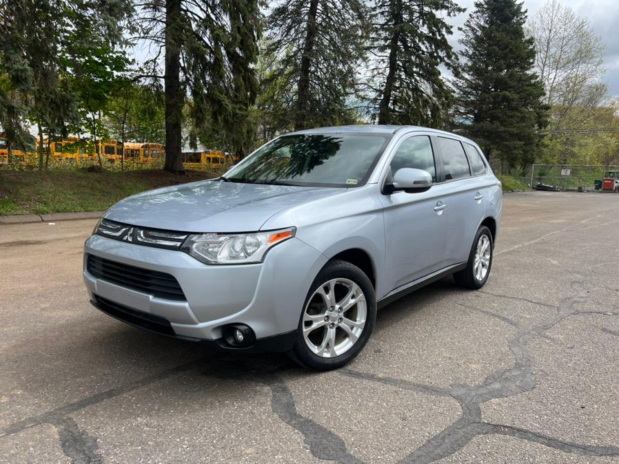 2014 Mitsubishi Outlander 4WD 4dr SE, available for sale in Waterbury, Connecticut | Platinum Auto Care. Waterbury, Connecticut 2014 Mitsubishi Outlander 4WD 4dr SE, available for sale in Waterbury, Connecticut | Platinum Auto Care. Waterbury, Connecticut