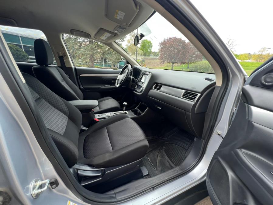 2014 Mitsubishi Outlander 4WD 4dr SE, available for sale in Waterbury, Connecticut | Platinum Auto Care. Waterbury, Connecticut 2014 Mitsubishi Outlander 4WD 4dr SE, available for sale in Waterbury, Connecticut | Platinum Auto Care. Waterbury, Connecticut