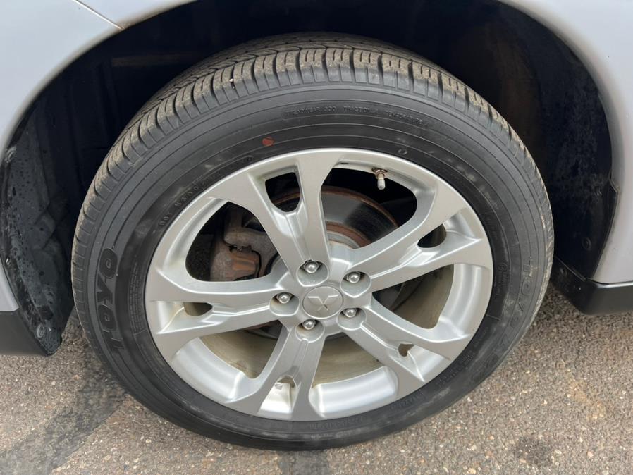 2014 Mitsubishi Outlander 4WD 4dr SE, available for sale in Waterbury, Connecticut | Platinum Auto Care. Waterbury, Connecticut 2014 Mitsubishi Outlander 4WD 4dr SE, available for sale in Waterbury, Connecticut | Platinum Auto Care. Waterbury, Connecticut