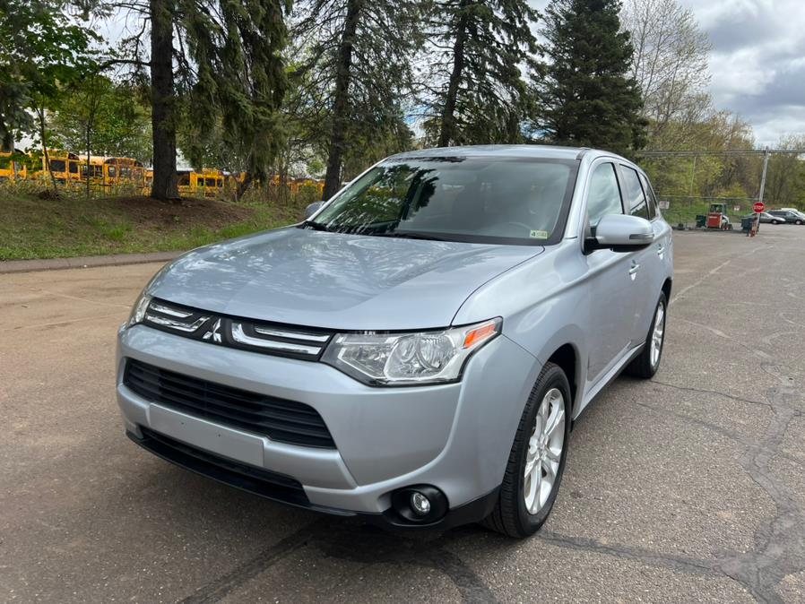 2014 Mitsubishi Outlander 4WD 4dr SE, available for sale in Waterbury, Connecticut | Platinum Auto Care. Waterbury, Connecticut 2014 Mitsubishi Outlander 4WD 4dr SE, available for sale in Waterbury, Connecticut | Platinum Auto Care. Waterbury, Connecticut