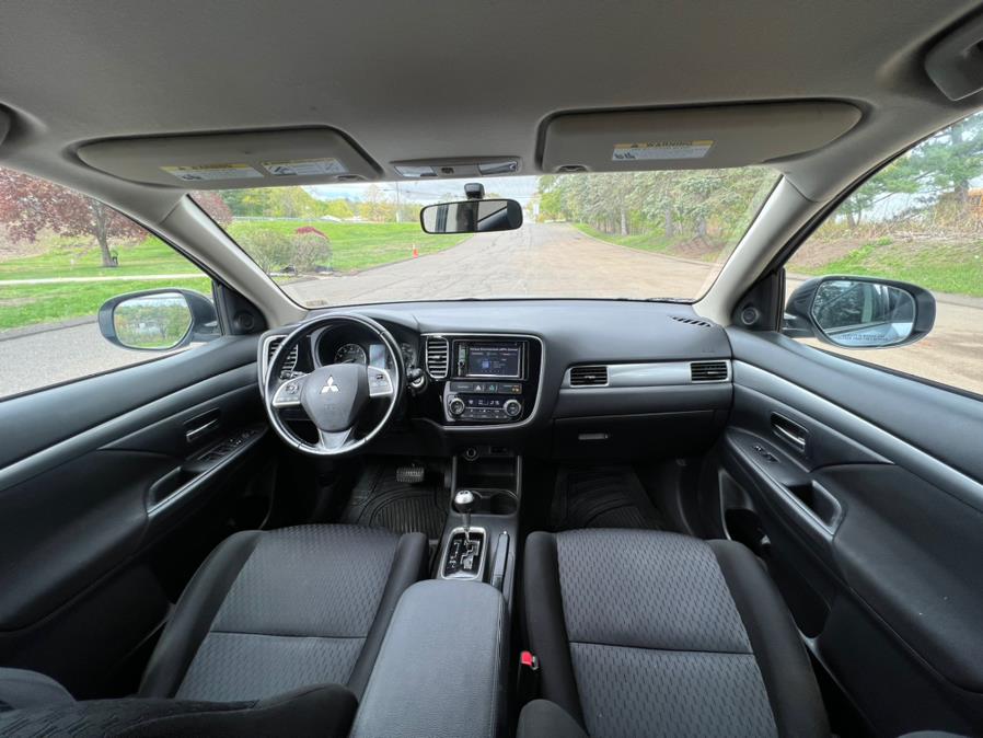 2014 Mitsubishi Outlander 4WD 4dr SE, available for sale in Waterbury, Connecticut | Platinum Auto Care. Waterbury, Connecticut 2014 Mitsubishi Outlander 4WD 4dr SE, available for sale in Waterbury, Connecticut | Platinum Auto Care. Waterbury, Connecticut