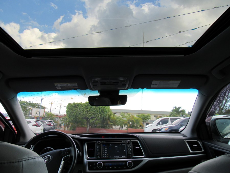 2017 Toyota Highlander Limited V6 AWD (Natl), available for sale in San Francisco de Macoris Rd, Dominican Republic | Hilario Auto Import. San Francisco de Macoris Rd, Dominican Republic 2017 Toyota Highlander Limited V6 AWD (Natl), available for sale in San Francisco de Macoris Rd, Dominican Republic | Hilario Auto Import. San Francisco de Macoris Rd, Dominican Republic