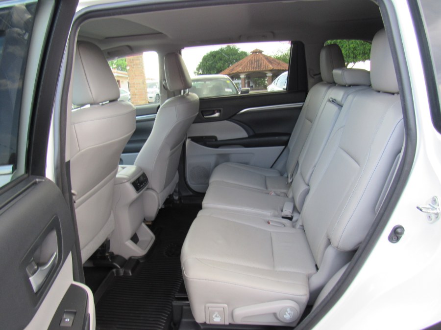 2017 Toyota Highlander Limited V6 AWD (Natl), available for sale in San Francisco de Macoris Rd, Dominican Republic | Hilario Auto Import. San Francisco de Macoris Rd, Dominican Republic 2017 Toyota Highlander Limited V6 AWD (Natl), available for sale in San Francisco de Macoris Rd, Dominican Republic | Hilario Auto Import. San Francisco de Macoris Rd, Dominican Republic