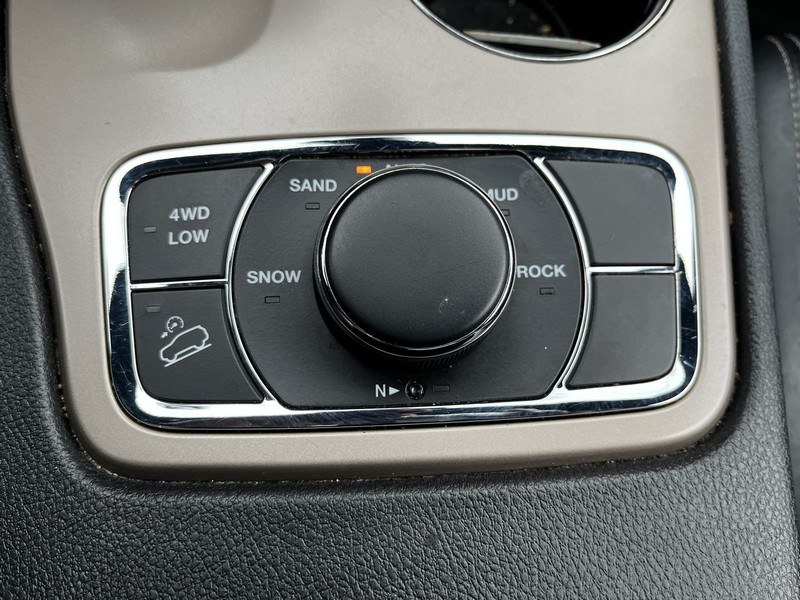 2015 Jeep Grand Cherokee 4WD 4dr Limited, available for sale in West Springfield, Massachusetts | Union Street Auto Sales. West Springfield, Massachusetts 2015 Jeep Grand Cherokee 4WD 4dr Limited, available for sale in West Springfield, Massachusetts | Union Street Auto Sales. West Springfield, Massachusetts