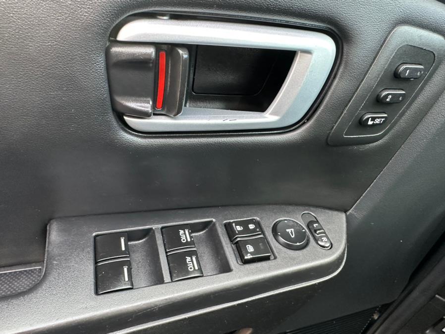 2013 Honda Pilot 4WD 4dr Touring w/RES & Navi, available for sale in Manchester, Connecticut | Carsonmain LLC. Manchester, Connecticut 2013 Honda Pilot 4WD 4dr Touring w/RES & Navi, available for sale in Manchester, Connecticut | Carsonmain LLC. Manchester, Connecticut