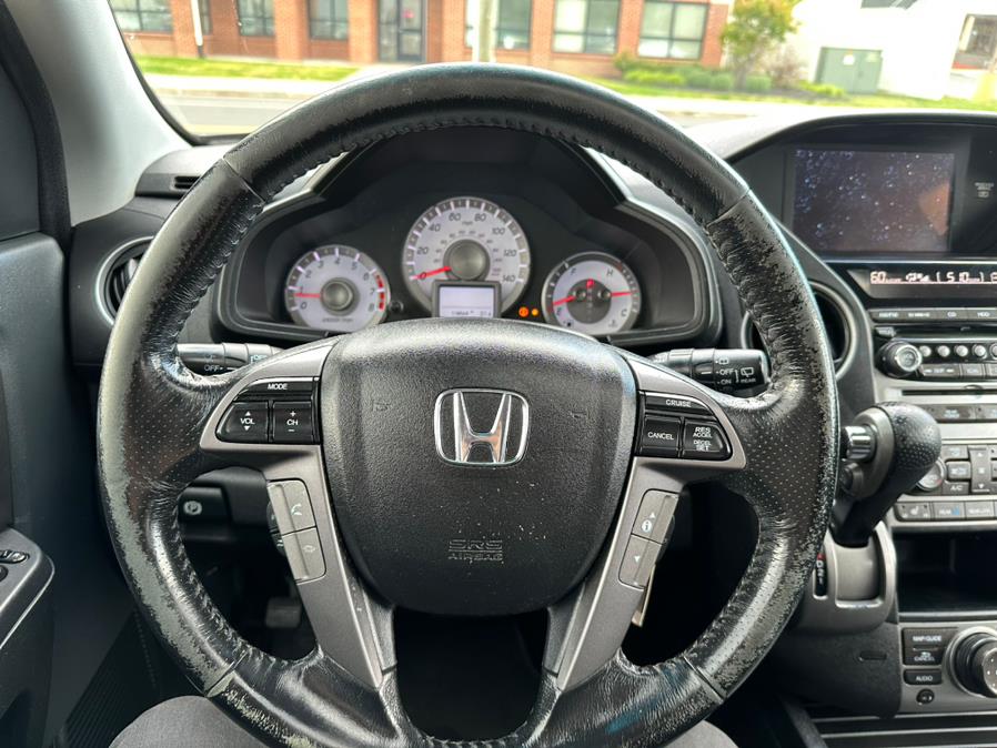2013 Honda Pilot 4WD 4dr Touring w/RES & Navi, available for sale in Manchester, Connecticut | Carsonmain LLC. Manchester, Connecticut 2013 Honda Pilot 4WD 4dr Touring w/RES & Navi, available for sale in Manchester, Connecticut | Carsonmain LLC. Manchester, Connecticut