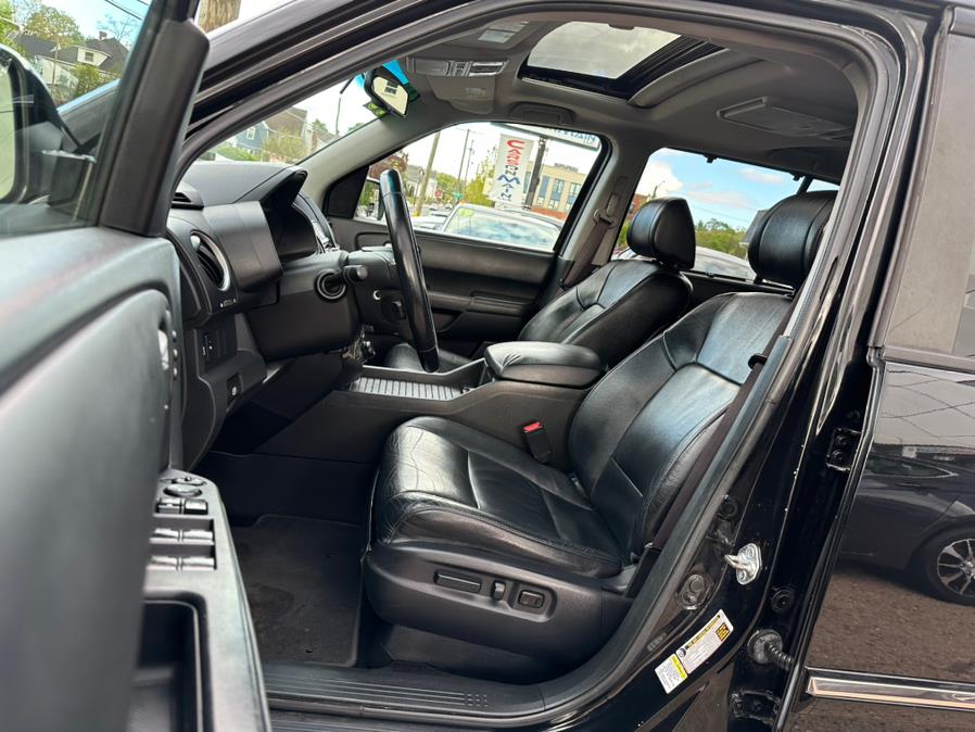 2013 Honda Pilot 4WD 4dr Touring w/RES & Navi, available for sale in Manchester, Connecticut | Carsonmain LLC. Manchester, Connecticut 2013 Honda Pilot 4WD 4dr Touring w/RES & Navi, available for sale in Manchester, Connecticut | Carsonmain LLC. Manchester, Connecticut