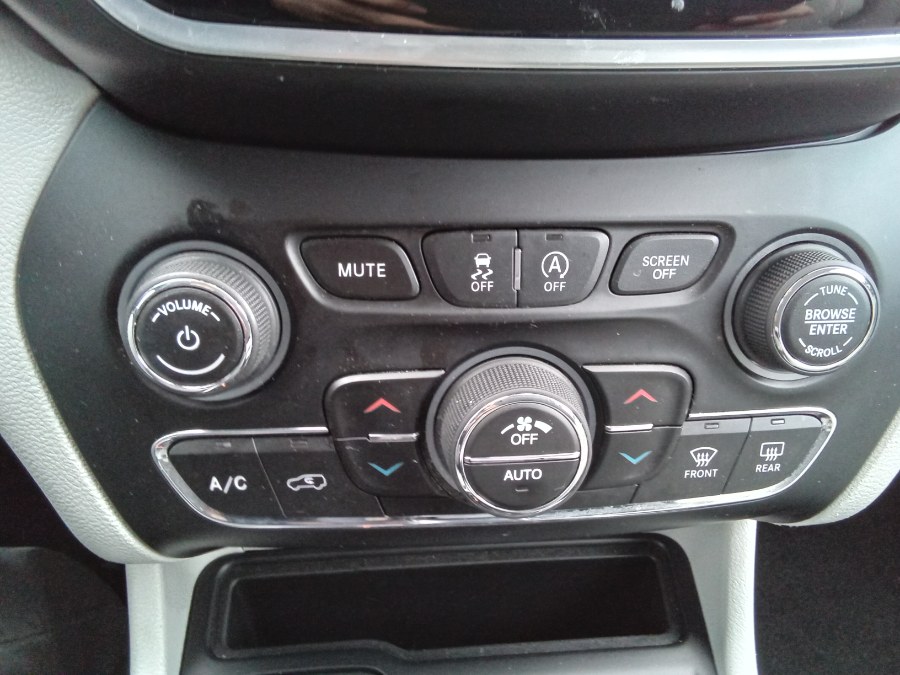 2019 Jeep Cherokee Overland FWD, available for sale in Irvington, New Jersey | NJ Used Cars Center. Irvington, New Jersey 2019 Jeep Cherokee Overland FWD, available for sale in Irvington, New Jersey | NJ Used Cars Center. Irvington, New Jersey