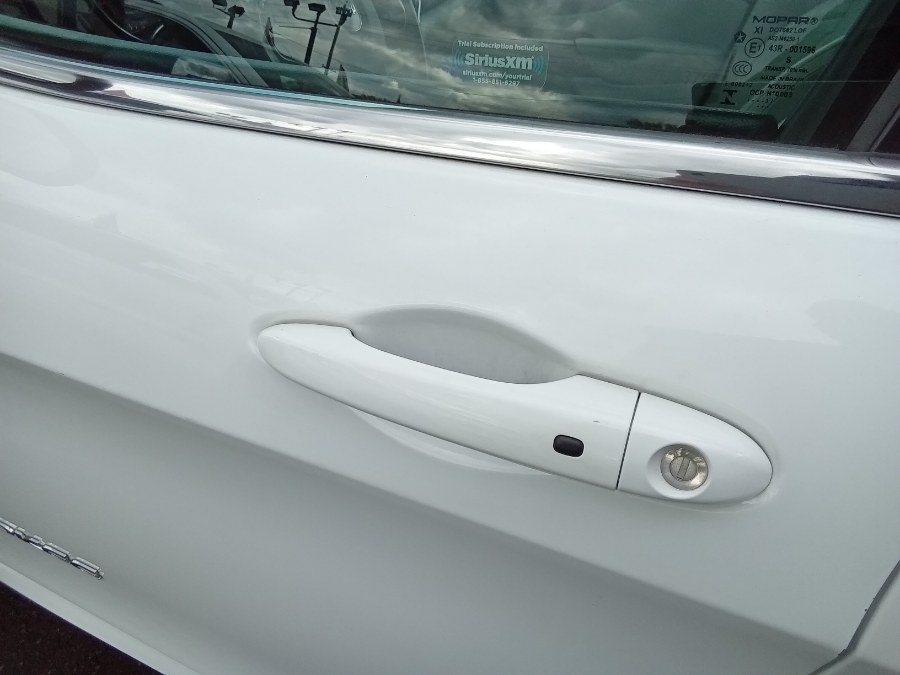 2019 Jeep Cherokee Overland FWD, available for sale in Irvington, New Jersey | NJ Used Cars Center. Irvington, New Jersey 2019 Jeep Cherokee Overland FWD, available for sale in Irvington, New Jersey | NJ Used Cars Center. Irvington, New Jersey