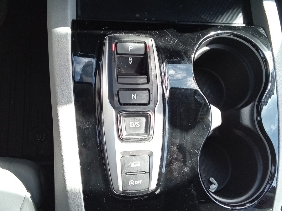 2019 Honda Pilot Touring 8-Passenger AWD, available for sale in Irvington, New Jersey | NJ Used Cars Center. Irvington, New Jersey 2019 Honda Pilot Touring 8-Passenger AWD, available for sale in Irvington, New Jersey | NJ Used Cars Center. Irvington, New Jersey