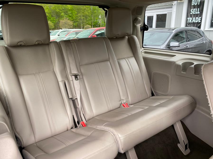 2016 Lincoln Navigator 4WD 4dr Select, available for sale in Canton, Connecticut | Lava Motors 2 Inc. Canton, Connecticut 2016 Lincoln Navigator 4WD 4dr Select, available for sale in Canton, Connecticut | Lava Motors 2 Inc. Canton, Connecticut