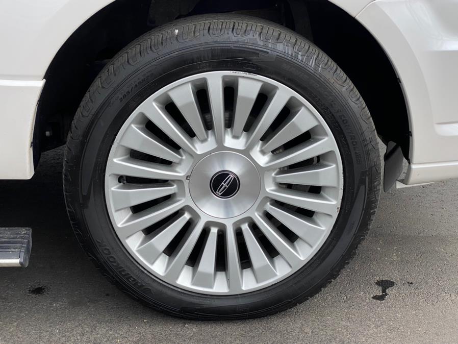 2016 Lincoln Navigator 4WD 4dr Select, available for sale in Canton, Connecticut | Lava Motors 2 Inc. Canton, Connecticut 2016 Lincoln Navigator 4WD 4dr Select, available for sale in Canton, Connecticut | Lava Motors 2 Inc. Canton, Connecticut