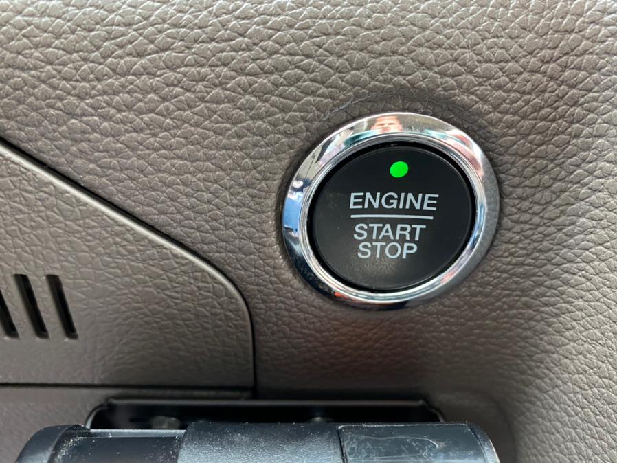 2016 Lincoln Navigator 4WD 4dr Select, available for sale in Canton, Connecticut | Lava Motors 2 Inc. Canton, Connecticut 2016 Lincoln Navigator 4WD 4dr Select, available for sale in Canton, Connecticut | Lava Motors 2 Inc. Canton, Connecticut