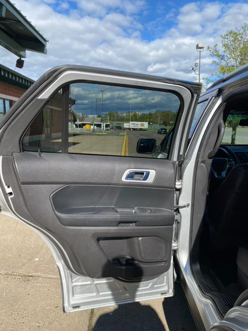 2015 Ford Explorer 4WD 4dr XLT, available for sale in New Britain, Connecticut | Supreme Automotive. New Britain, Connecticut 2015 Ford Explorer 4WD 4dr XLT, available for sale in New Britain, Connecticut | Supreme Automotive. New Britain, Connecticut