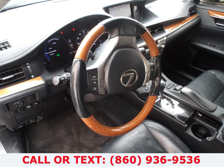 2013 Lexus ES 300h 4dr Sdn Hybrid, available for sale in Hartford, Connecticut | Lee Motors Sales Inc. Hartford, Connecticut 2013 Lexus ES 300h 4dr Sdn Hybrid, available for sale in Hartford, Connecticut | Lee Motors Sales Inc. Hartford, Connecticut