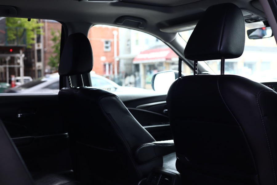 2019 Honda Pilot EX-L w/Navi & RES AWD, available for sale in Jamaica, New York | Hillside Auto Mall Inc.. Jamaica, New York 2019 Honda Pilot EX-L w/Navi & RES AWD, available for sale in Jamaica, New York | Hillside Auto Mall Inc.. Jamaica, New York