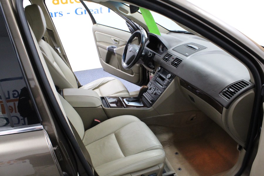 2014 Volvo XC90 AWD 4dr Platinum, available for sale in Plainville, Connecticut | New England Auto Sales LLC. Plainville, Connecticut 2014 Volvo XC90 AWD 4dr Platinum, available for sale in Plainville, Connecticut | New England Auto Sales LLC. Plainville, Connecticut