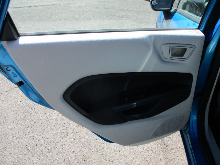 2013 Ford Fiesta 4dr Sdn SE, available for sale in Meriden, Connecticut | Cos Central Auto. Meriden, Connecticut 2013 Ford Fiesta 4dr Sdn SE, available for sale in Meriden, Connecticut | Cos Central Auto. Meriden, Connecticut