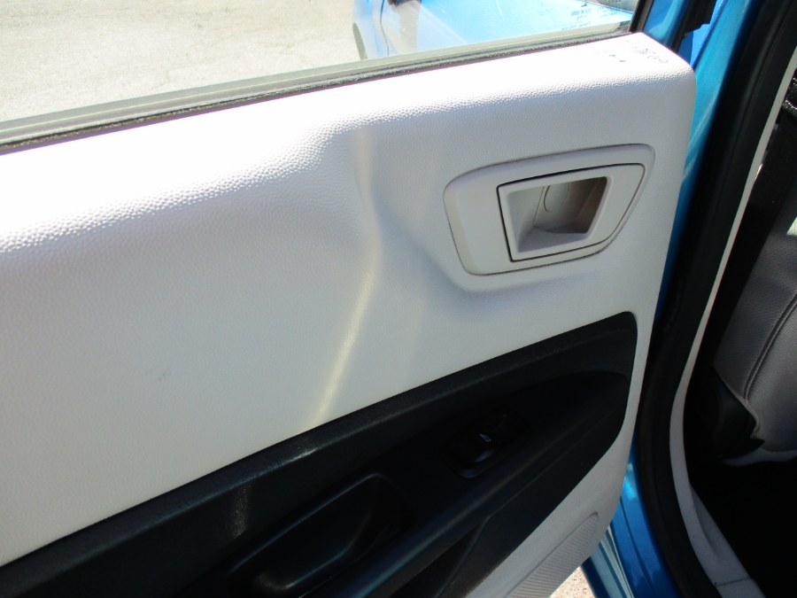 2013 Ford Fiesta 4dr Sdn SE, available for sale in Meriden, Connecticut | Cos Central Auto. Meriden, Connecticut 2013 Ford Fiesta 4dr Sdn SE, available for sale in Meriden, Connecticut | Cos Central Auto. Meriden, Connecticut