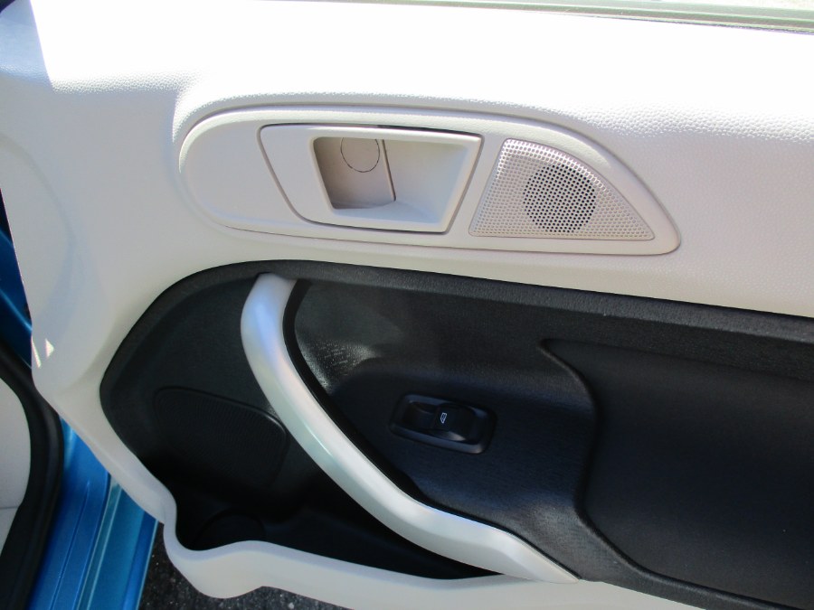 2013 Ford Fiesta 4dr Sdn SE, available for sale in Meriden, Connecticut | Cos Central Auto. Meriden, Connecticut 2013 Ford Fiesta 4dr Sdn SE, available for sale in Meriden, Connecticut | Cos Central Auto. Meriden, Connecticut