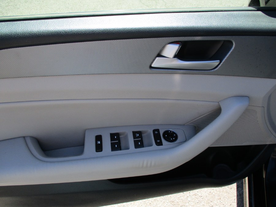 2016 Hyundai Sonata Hybrid 4dr Sdn SE, available for sale in Meriden, Connecticut | Cos Central Auto. Meriden, Connecticut 2016 Hyundai Sonata Hybrid 4dr Sdn SE, available for sale in Meriden, Connecticut | Cos Central Auto. Meriden, Connecticut