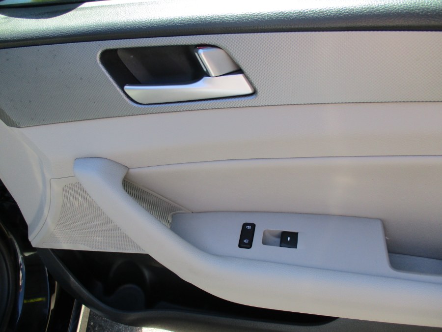 2016 Hyundai Sonata Hybrid 4dr Sdn SE, available for sale in Meriden, Connecticut | Cos Central Auto. Meriden, Connecticut 2016 Hyundai Sonata Hybrid 4dr Sdn SE, available for sale in Meriden, Connecticut | Cos Central Auto. Meriden, Connecticut