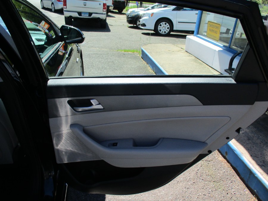 2016 Hyundai Sonata Hybrid 4dr Sdn SE, available for sale in Meriden, Connecticut | Cos Central Auto. Meriden, Connecticut 2016 Hyundai Sonata Hybrid 4dr Sdn SE, available for sale in Meriden, Connecticut | Cos Central Auto. Meriden, Connecticut