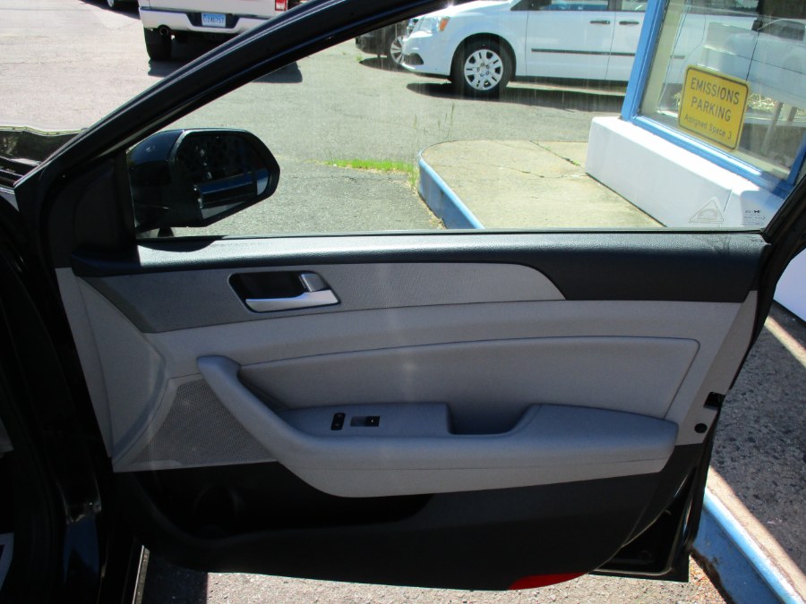 2016 Hyundai Sonata Hybrid 4dr Sdn SE, available for sale in Meriden, Connecticut | Cos Central Auto. Meriden, Connecticut 2016 Hyundai Sonata Hybrid 4dr Sdn SE, available for sale in Meriden, Connecticut | Cos Central Auto. Meriden, Connecticut
