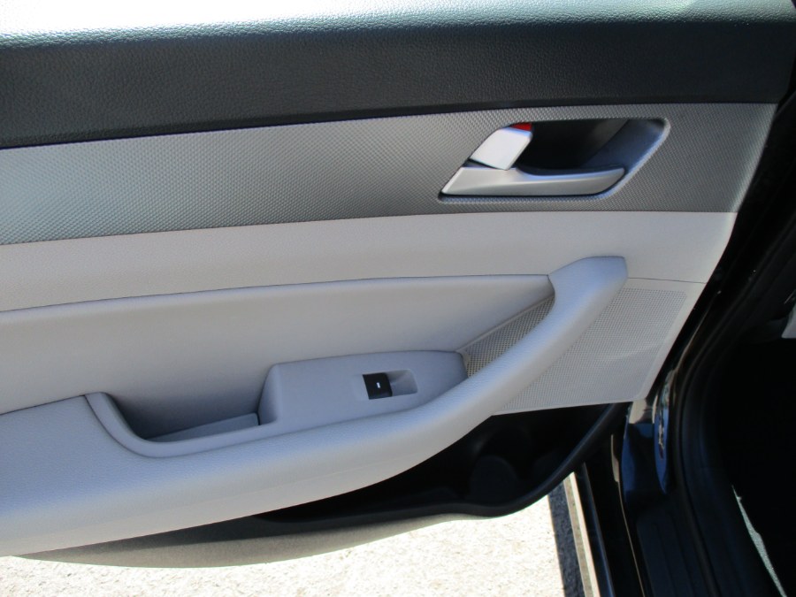 2016 Hyundai Sonata Hybrid 4dr Sdn SE, available for sale in Meriden, Connecticut | Cos Central Auto. Meriden, Connecticut 2016 Hyundai Sonata Hybrid 4dr Sdn SE, available for sale in Meriden, Connecticut | Cos Central Auto. Meriden, Connecticut