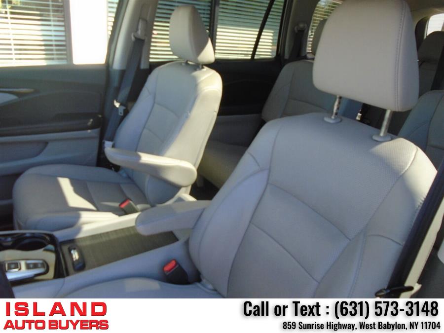 2016 Honda Pilot Elite AWD 4dr SUV, available for sale in West Babylon, New York | Island Auto Buyers. West Babylon, New York 2016 Honda Pilot Elite AWD 4dr SUV, available for sale in West Babylon, New York | Island Auto Buyers. West Babylon, New York