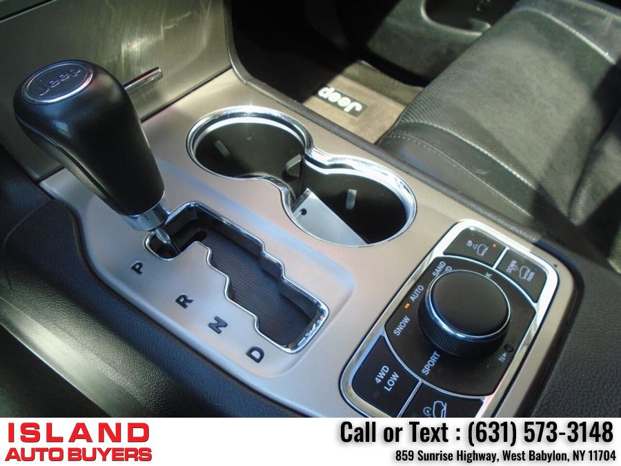 2013 Jeep Grand Cherokee Overland 4x4 4dr SUV, available for sale in West Babylon, New York | Island Auto Buyers. West Babylon, New York 2013 Jeep Grand Cherokee Overland 4x4 4dr SUV, available for sale in West Babylon, New York | Island Auto Buyers. West Babylon, New York