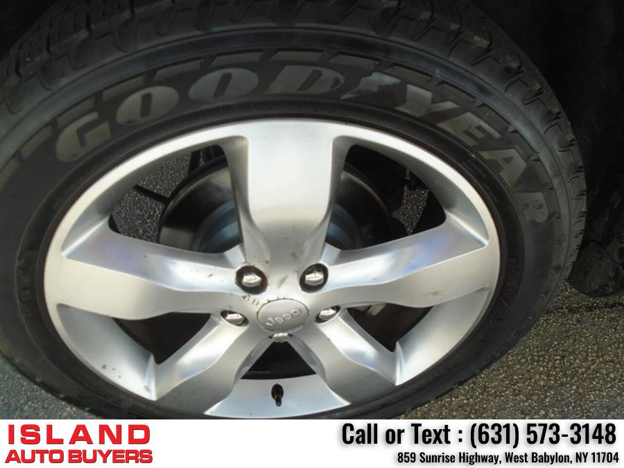 2013 Jeep Grand Cherokee Overland 4x4 4dr SUV, available for sale in West Babylon, New York | Island Auto Buyers. West Babylon, New York 2013 Jeep Grand Cherokee Overland 4x4 4dr SUV, available for sale in West Babylon, New York | Island Auto Buyers. West Babylon, New York