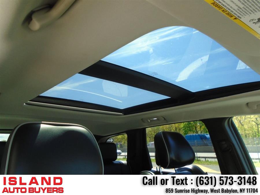 2013 Jeep Grand Cherokee Overland 4x4 4dr SUV, available for sale in West Babylon, New York | Island Auto Buyers. West Babylon, New York 2013 Jeep Grand Cherokee Overland 4x4 4dr SUV, available for sale in West Babylon, New York | Island Auto Buyers. West Babylon, New York