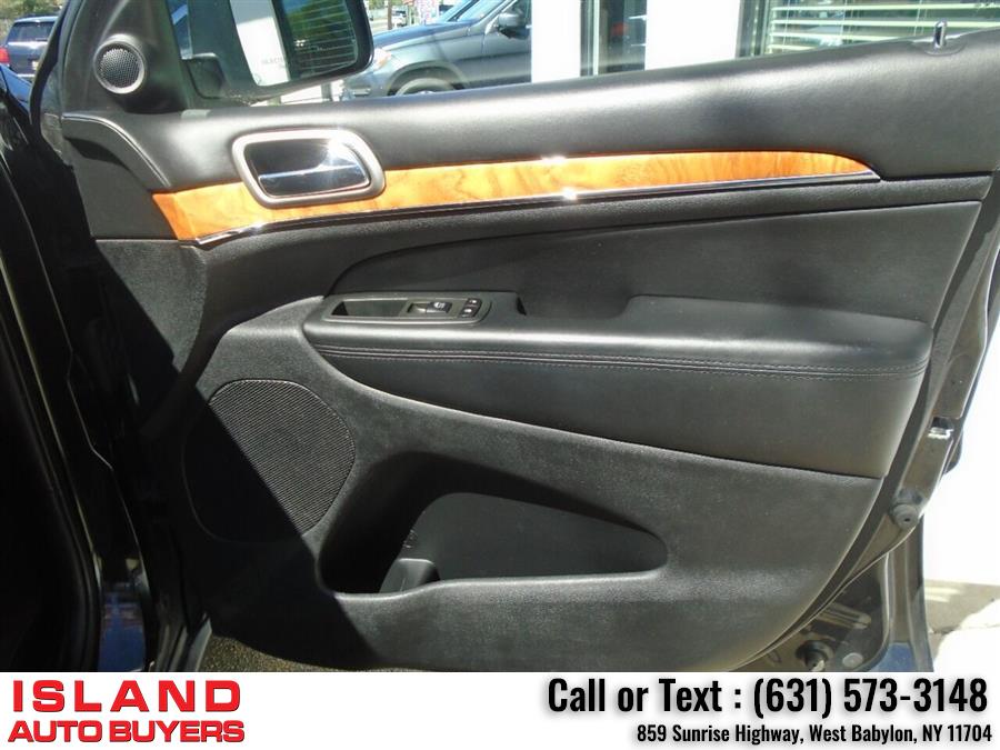 2013 Jeep Grand Cherokee Overland 4x4 4dr SUV, available for sale in West Babylon, New York | Island Auto Buyers. West Babylon, New York 2013 Jeep Grand Cherokee Overland 4x4 4dr SUV, available for sale in West Babylon, New York | Island Auto Buyers. West Babylon, New York