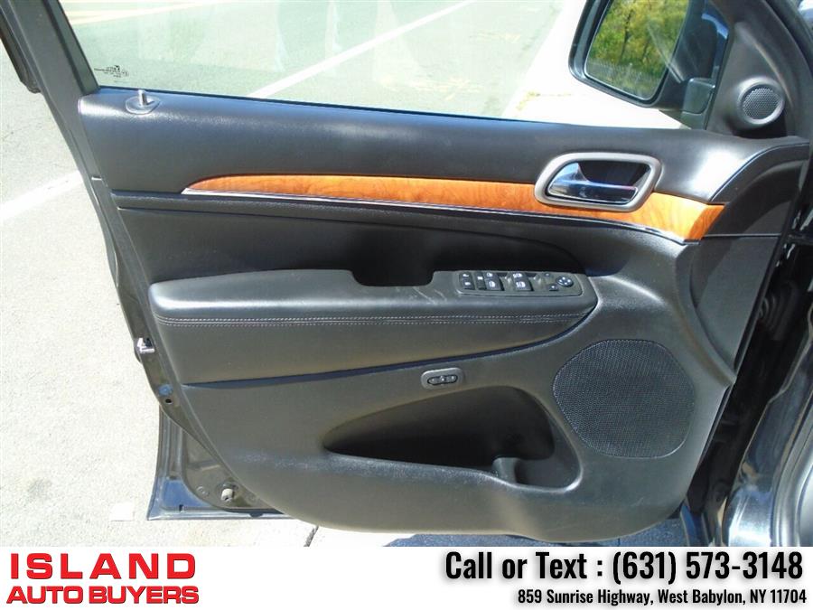 2013 Jeep Grand Cherokee Overland 4x4 4dr SUV, available for sale in West Babylon, New York | Island Auto Buyers. West Babylon, New York 2013 Jeep Grand Cherokee Overland 4x4 4dr SUV, available for sale in West Babylon, New York | Island Auto Buyers. West Babylon, New York
