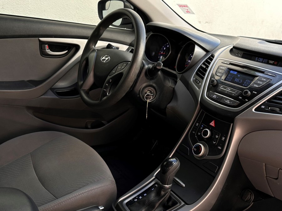 2015 Hyundai Elantra 4dr Sdn Man SE (Alabama Plant), available for sale in Corona, California | Green Light Auto. Corona, California 2015 Hyundai Elantra 4dr Sdn Man SE (Alabama Plant), available for sale in Corona, California | Green Light Auto. Corona, California