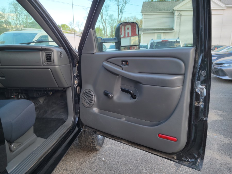 2005 Chevrolet Silverado 2500HD LS 4WD 6.6 Duramax Diesel Extended Cab, available for sale in East Windsor, Connecticut | Toro Auto. East Windsor, Connecticut 2005 Chevrolet Silverado 2500HD LS 4WD 6.6 Duramax Diesel Extended Cab, available for sale in East Windsor, Connecticut | Toro Auto. East Windsor, Connecticut