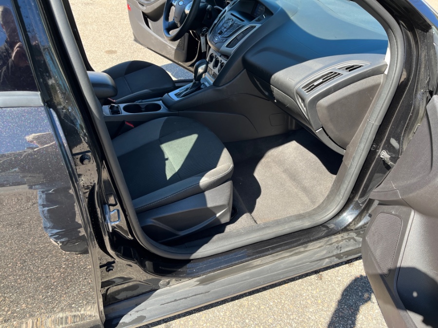 2014 Ford Focus 5dr HB SE, available for sale in Norwich, Connecticut | MACARA Vehicle Services, Inc. Norwich, Connecticut 2014 Ford Focus 5dr HB SE, available for sale in Norwich, Connecticut | MACARA Vehicle Services, Inc. Norwich, Connecticut