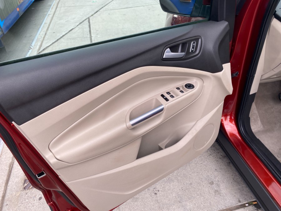 2014 Ford Escape 4WD 4dr SE, available for sale in Middle Village, New York | Middle Village Motors . Middle Village, New York 2014 Ford Escape 4WD 4dr SE, available for sale in Middle Village, New York | Middle Village Motors . Middle Village, New York