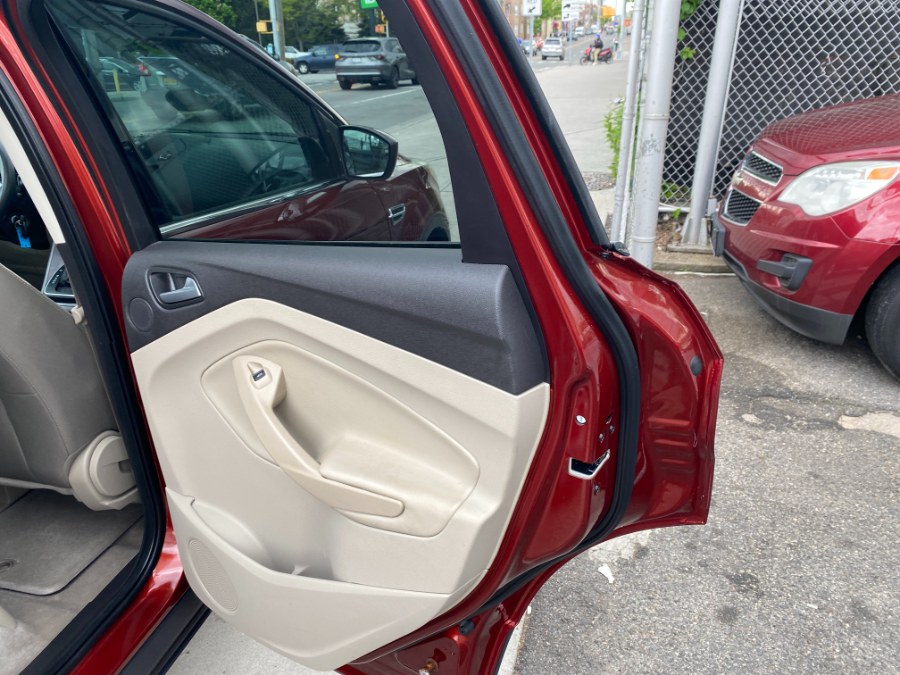 2014 Ford Escape 4WD 4dr SE, available for sale in Middle Village, New York | Middle Village Motors . Middle Village, New York 2014 Ford Escape 4WD 4dr SE, available for sale in Middle Village, New York | Middle Village Motors . Middle Village, New York