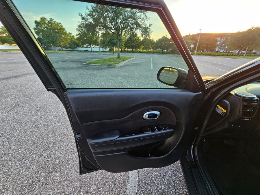 2015 Kia Soul 5dr Wgn Auto Base, available for sale in Longwood, Florida | Majestic Autos Inc.. Longwood, Florida 2015 Kia Soul 5dr Wgn Auto Base, available for sale in Longwood, Florida | Majestic Autos Inc.. Longwood, Florida