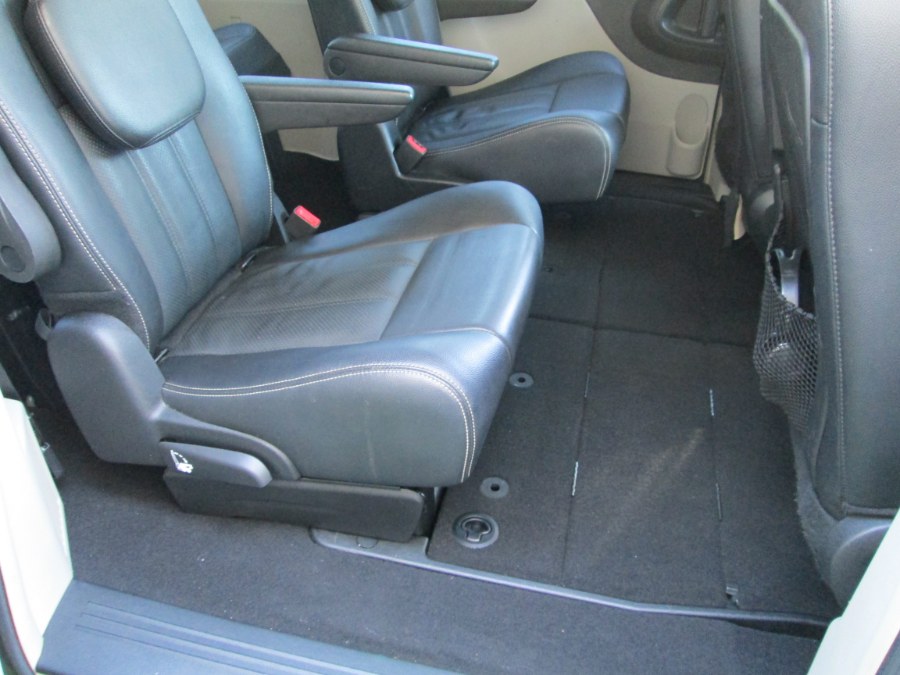 2015 Chrysler Town & Country 4dr Wgn Touring-L, available for sale in Levittown, Pennsylvania | Levittown Auto. Levittown, Pennsylvania 2015 Chrysler Town & Country 4dr Wgn Touring-L, available for sale in Levittown, Pennsylvania | Levittown Auto. Levittown, Pennsylvania