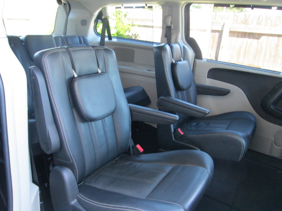 2015 Chrysler Town & Country 4dr Wgn Touring-L, available for sale in Levittown, Pennsylvania | Levittown Auto. Levittown, Pennsylvania 2015 Chrysler Town & Country 4dr Wgn Touring-L, available for sale in Levittown, Pennsylvania | Levittown Auto. Levittown, Pennsylvania
