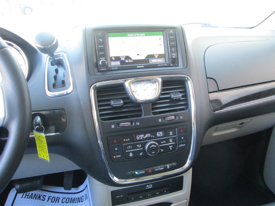 2015 Chrysler Town & Country 4dr Wgn Touring-L, available for sale in Levittown, Pennsylvania | Levittown Auto. Levittown, Pennsylvania 2015 Chrysler Town & Country 4dr Wgn Touring-L, available for sale in Levittown, Pennsylvania | Levittown Auto. Levittown, Pennsylvania