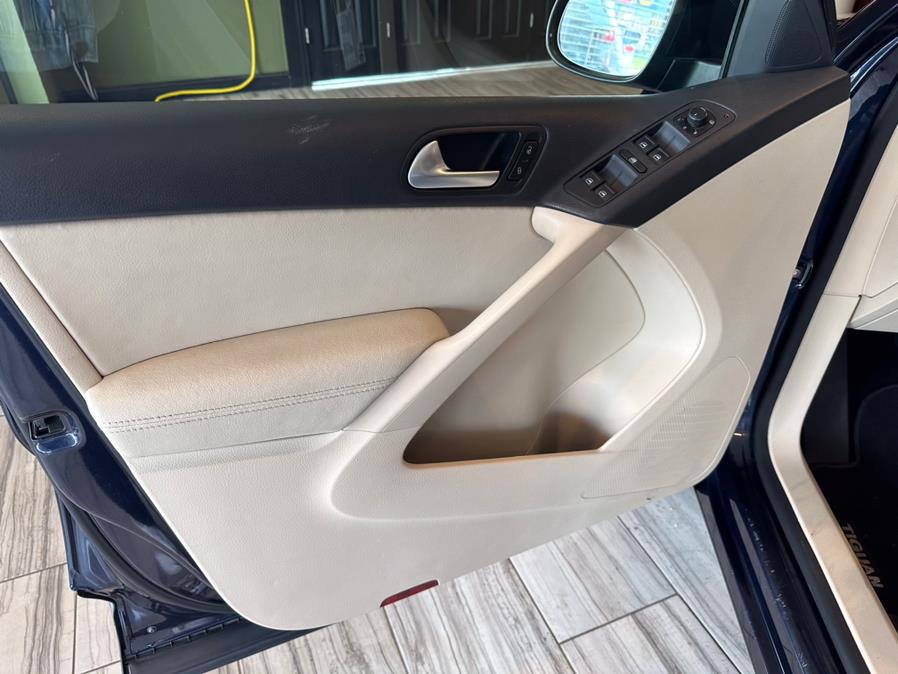 2016 Volkswagen Tiguan 4MOTION 4dr Auto S, available for sale in West Hartford, Connecticut | AutoMax. West Hartford, Connecticut 2016 Volkswagen Tiguan 4MOTION 4dr Auto S, available for sale in West Hartford, Connecticut | AutoMax. West Hartford, Connecticut
